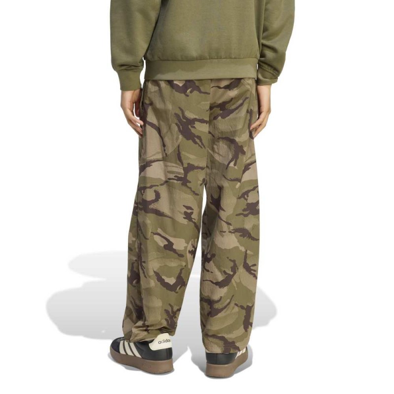 Adidas Seasonal Essentials Camo Woven Parachute Pants (KG4736) Adidas Seasonal Essentials Camo Woven Parachute Pants (KG4736)