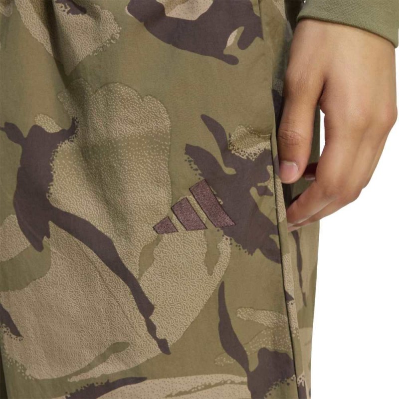 Adidas Seasonal Essentials Camo Woven Parachute Pants (KG4736) Adidas Seasonal Essentials Camo Woven Parachute Pants (KG4736)
